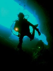 Diver entering Cagaires cave under "La isla del aire" in ... by Steven Withofs 